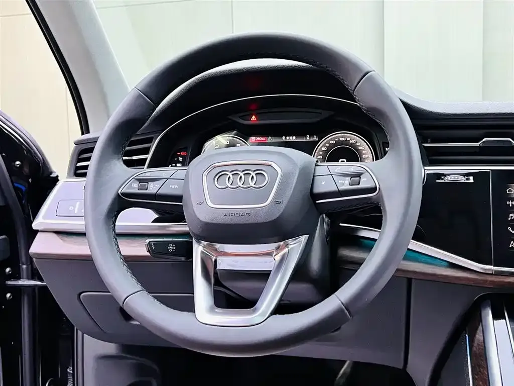 Audi Q7 — фото 6