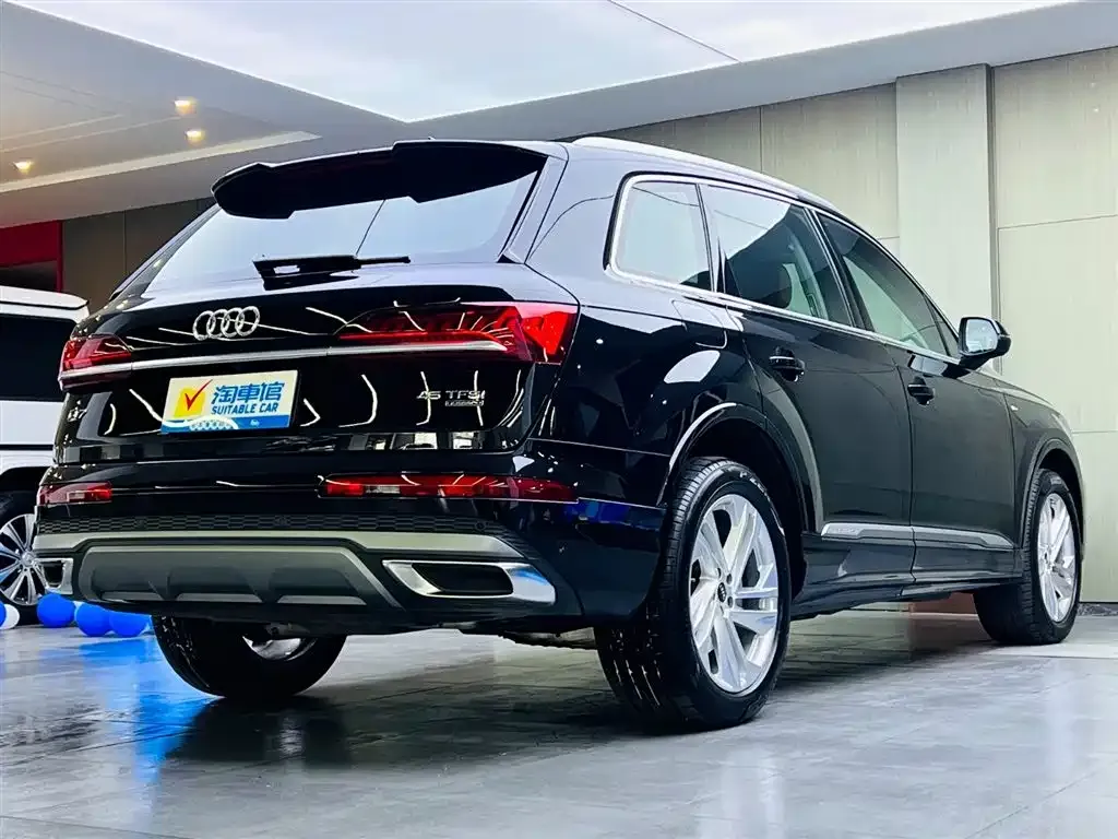 Audi Q7 — фото 10
