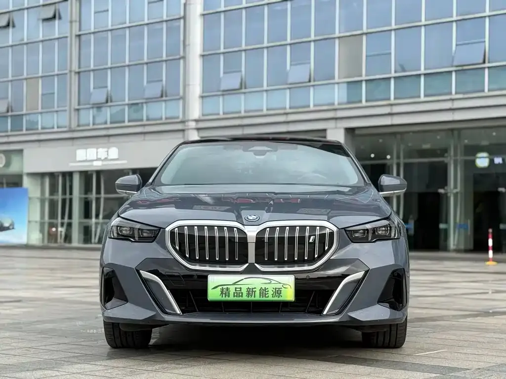 BMW i5 — фото 5
