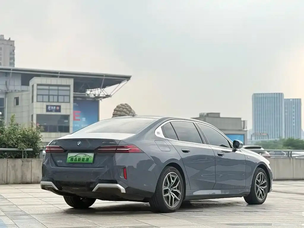 BMW i5 — фото 2