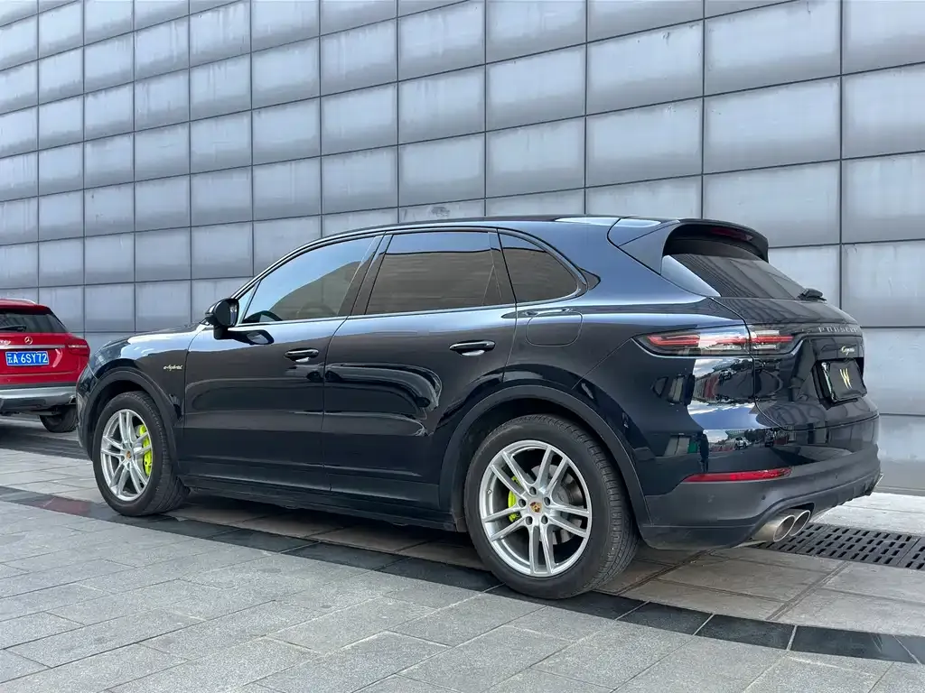 Porsche Cayenne Hybrid — фото 10