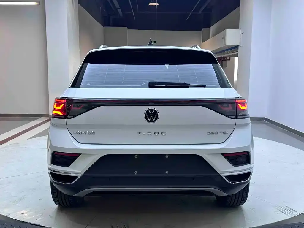Volkswagen T-Roc — фото 2