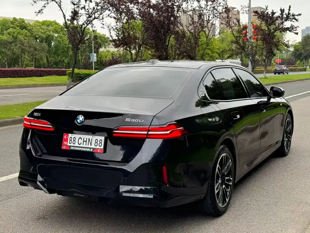 BMW 5 Series — фото 8