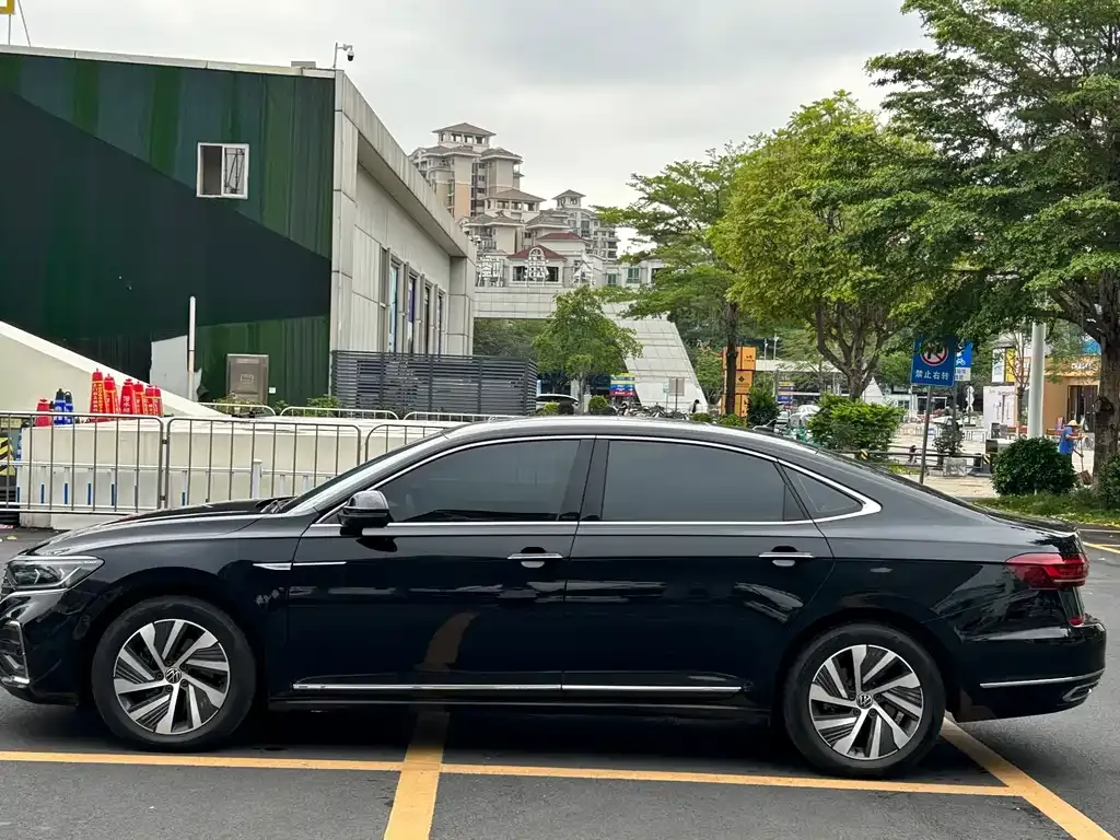 Volkswagen Passat New Energy — фото 7