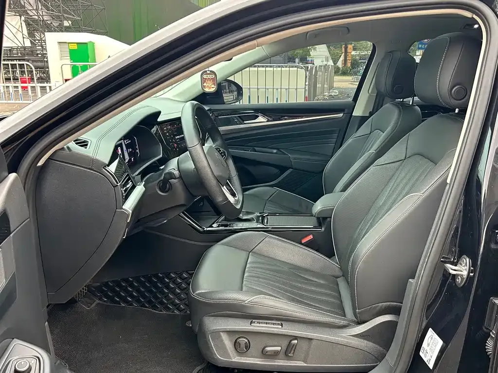Volkswagen Passat New Energy — фото 2