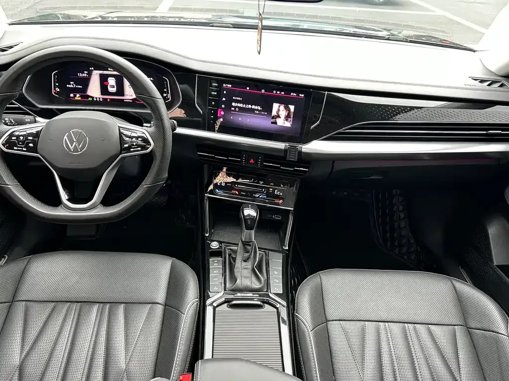 Volkswagen Passat New Energy — фото 3