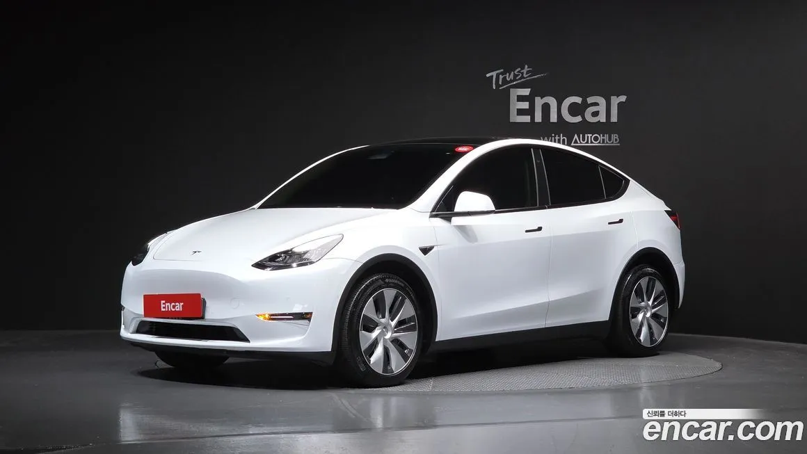 Tesla Model Y — фото 1