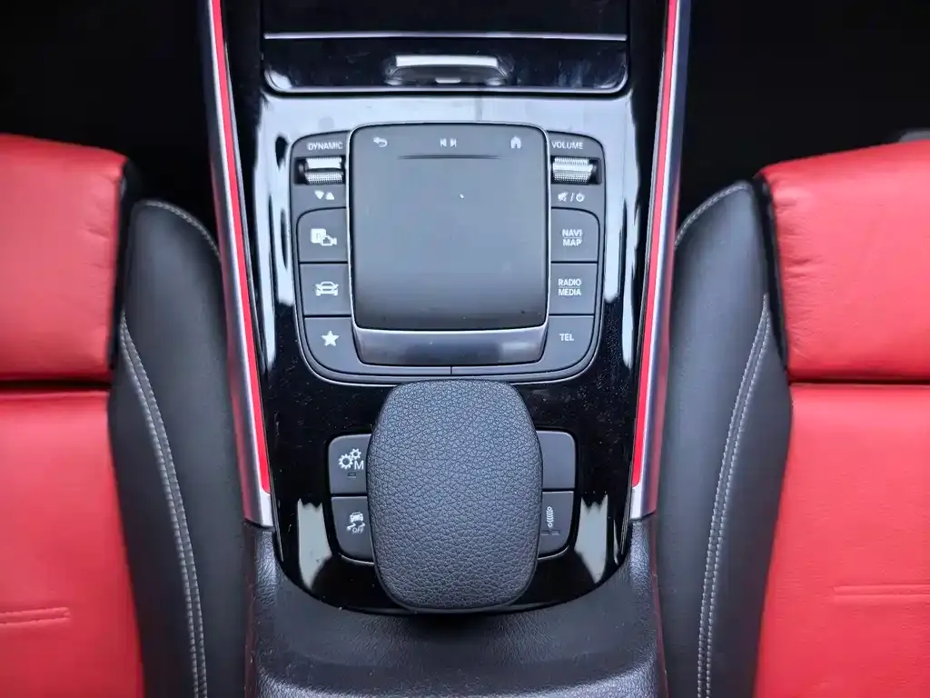 Mercedes-Benz GLB AMG — фото 9