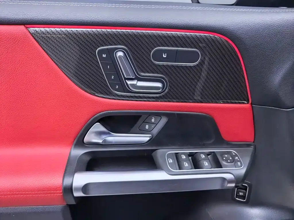 Mercedes-Benz GLB AMG — фото 6