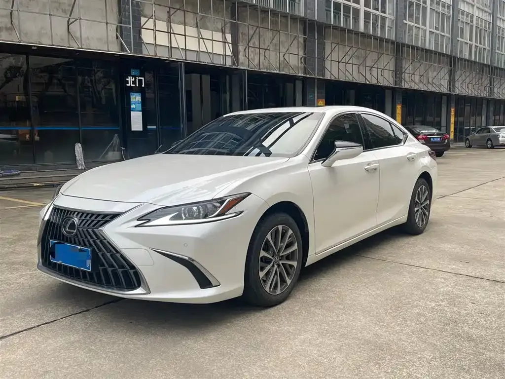 Lexus ES — фото 1