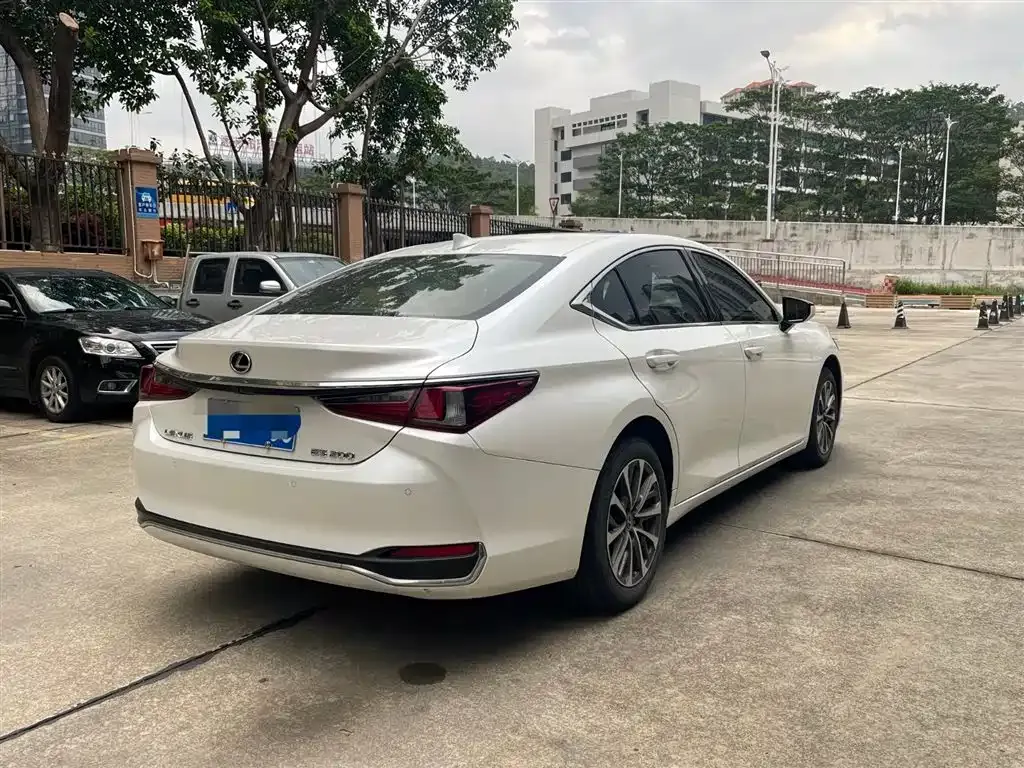Lexus ES — фото 9