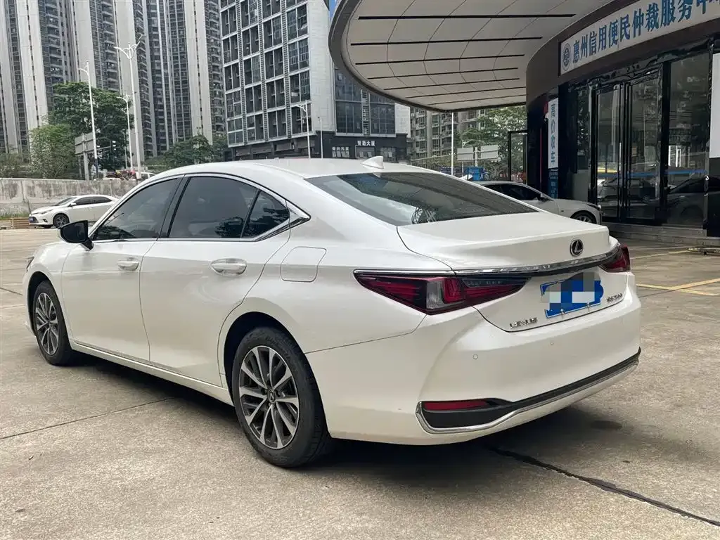 Lexus ES — фото 8
