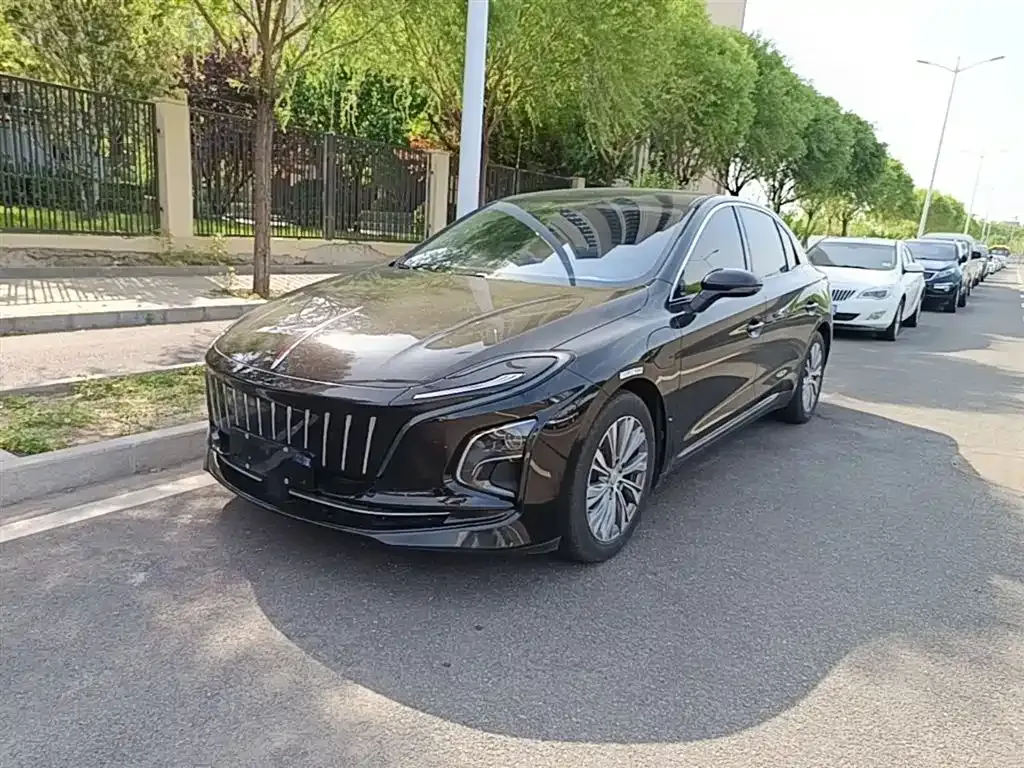 Hongqi E-QM5 — фото 1