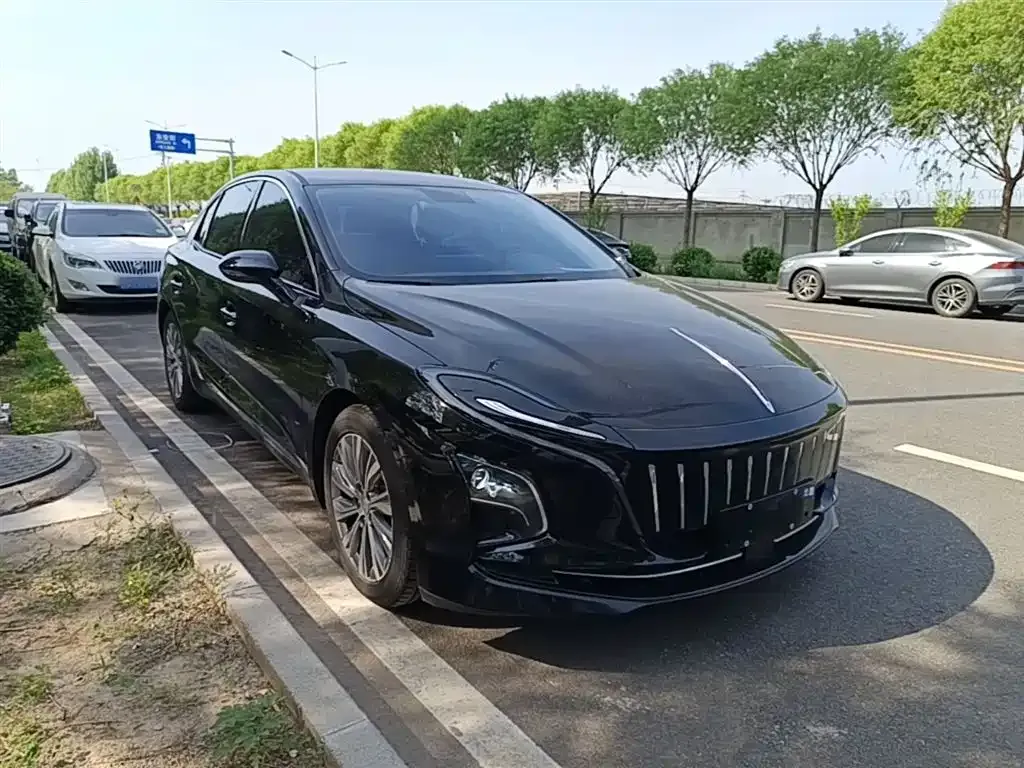 Hongqi E-QM5 — фото 4