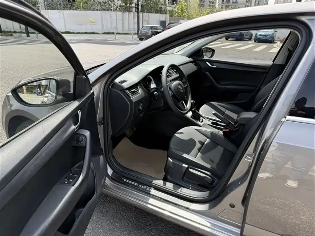 Skoda Octavia — фото 7