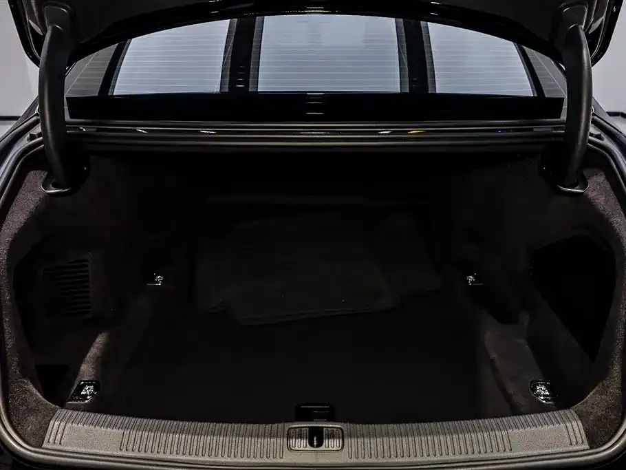 Audi A8 — фото 3