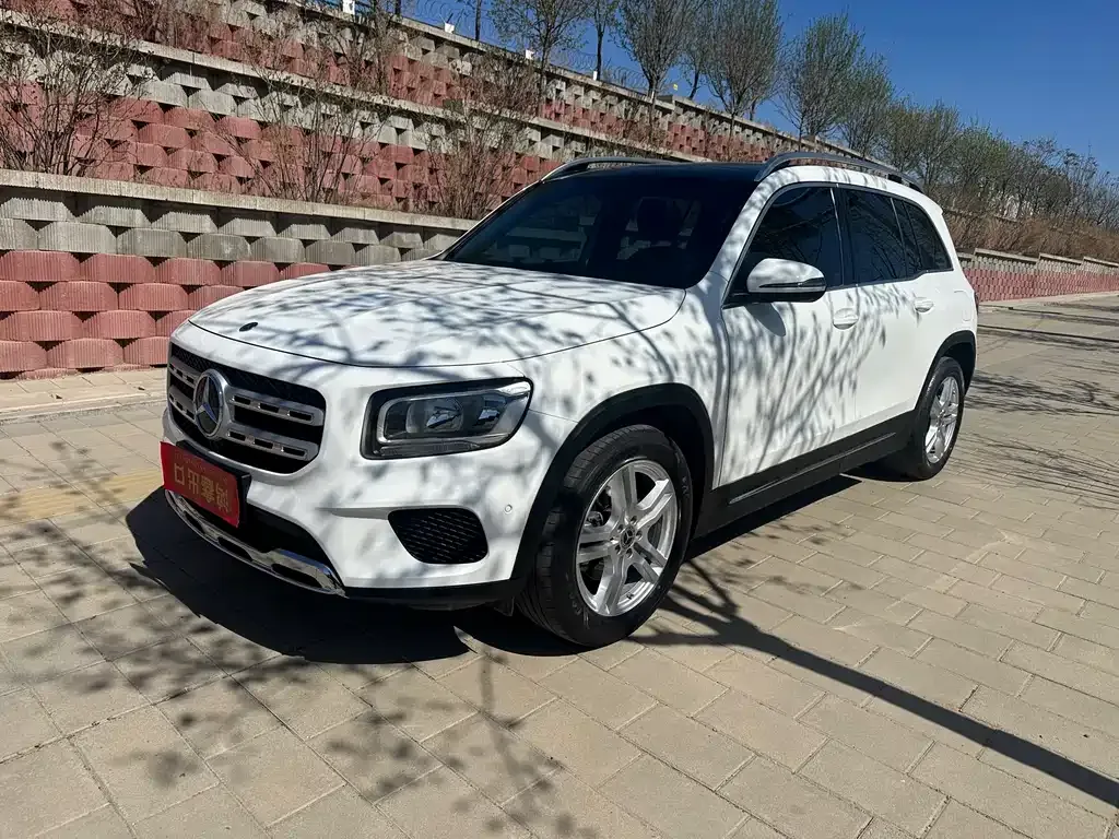 Mercedes-Benz GLB — фото 1