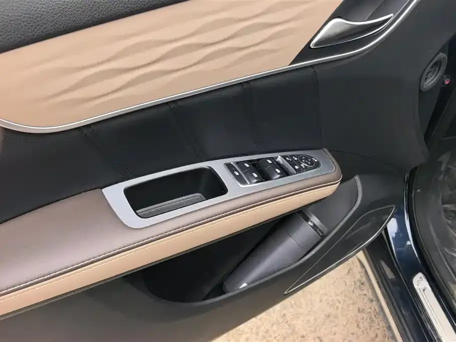 BYD MAX New Energy — фото 2