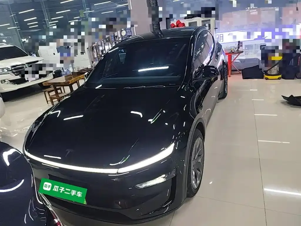 Tesla Model Y L — фото 10