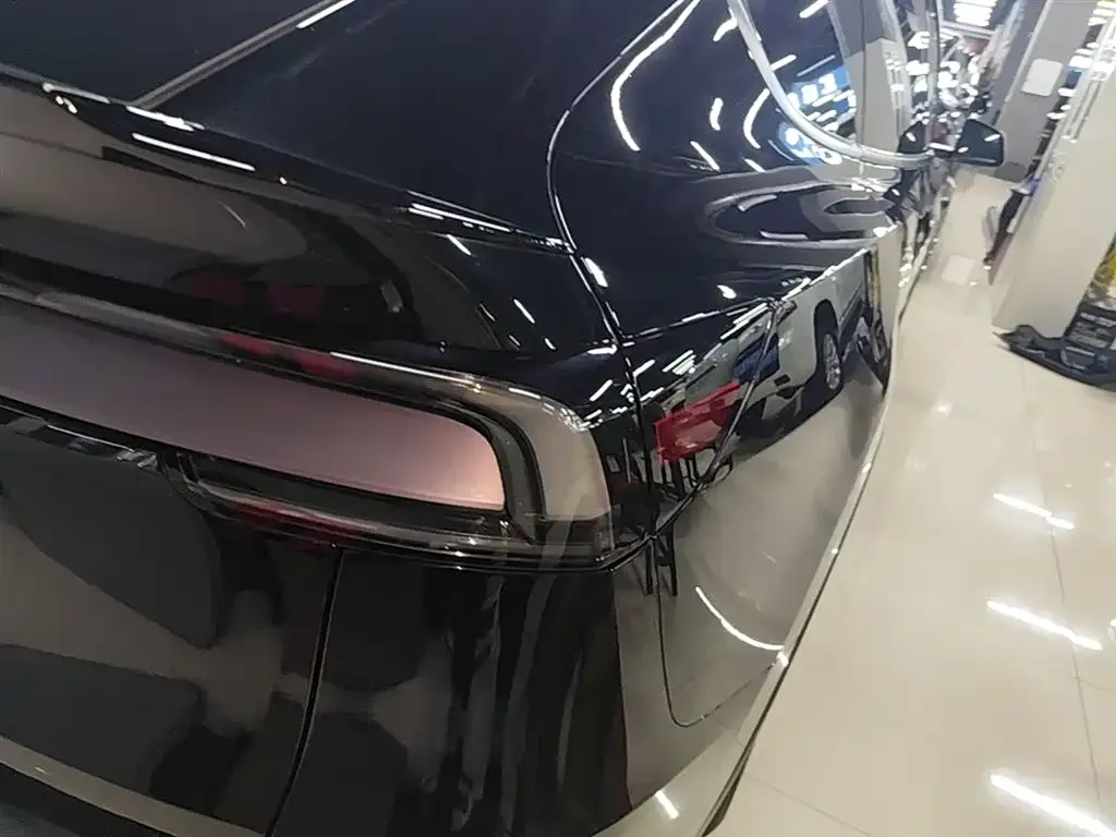 Tesla Model Y L — фото 9