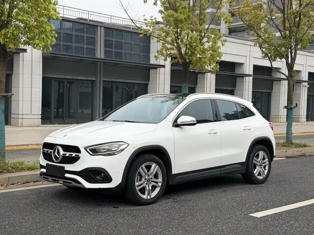 Mercedes-Benz GLA — фото 1