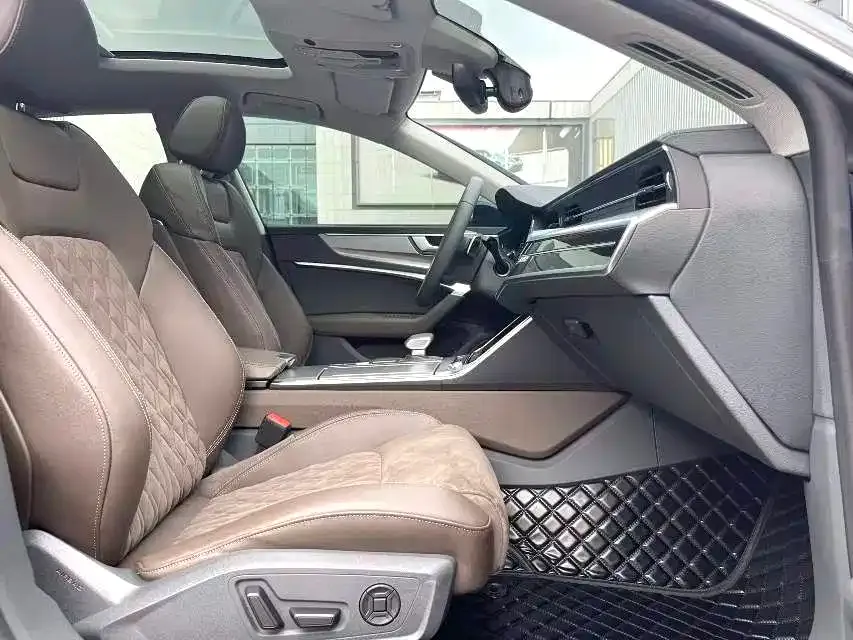 Audi A7L — фото 10