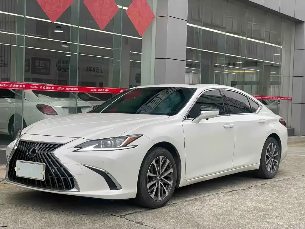 Lexus ES — фото 1