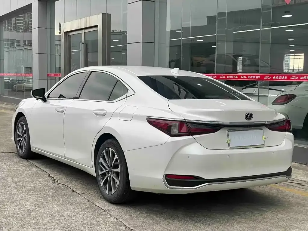 Lexus ES — фото 7