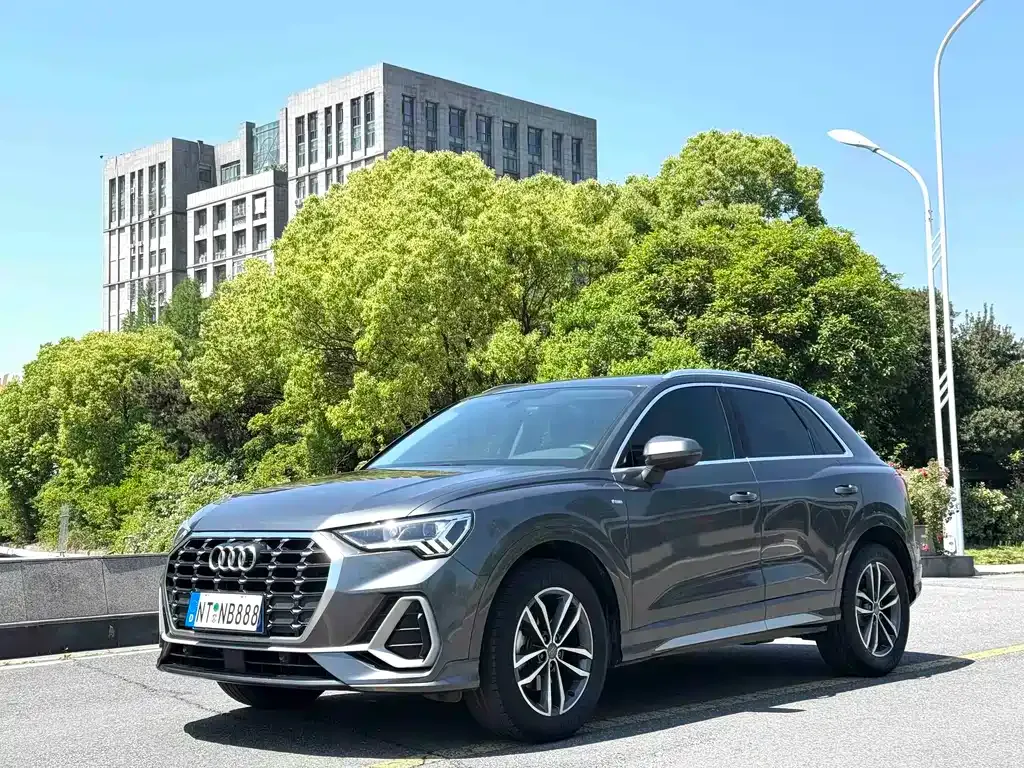Audi Q3 — фото 1