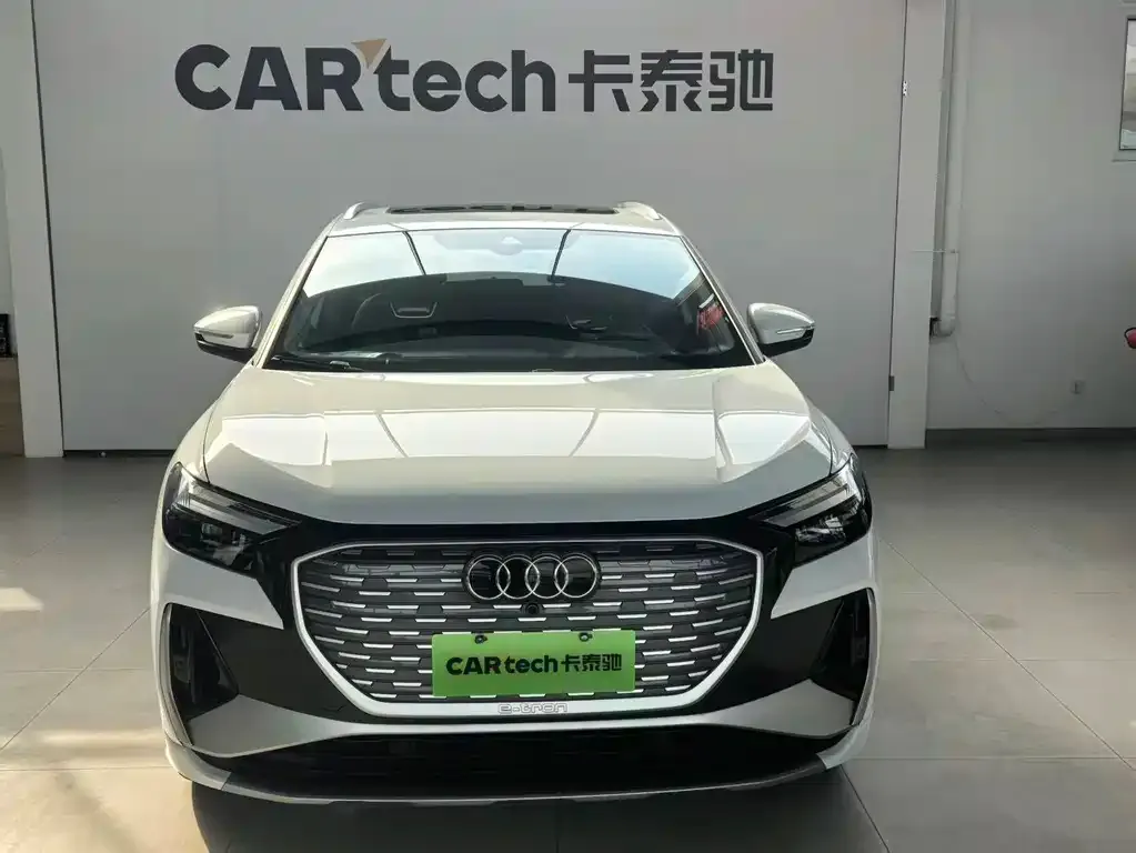 Audi Q4 e-tron — фото 2