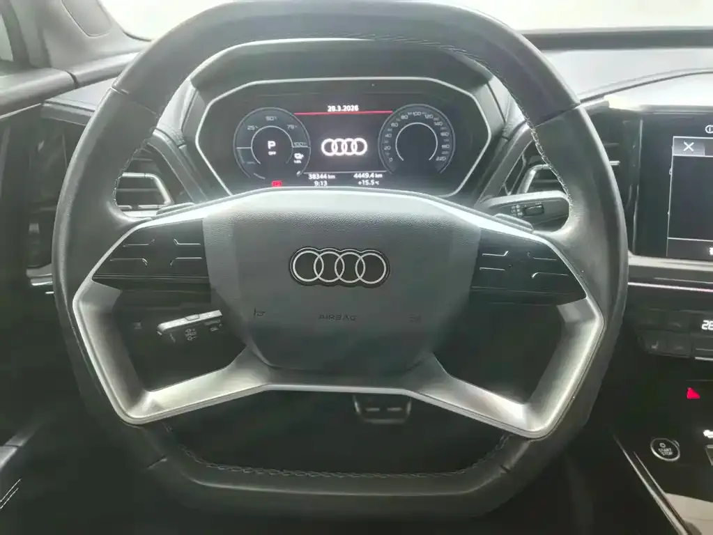Audi Q4 e-tron — фото 3