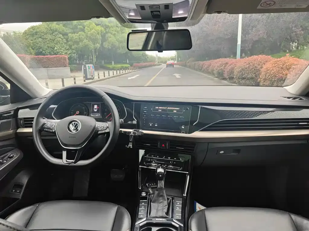 Volkswagen Passat New Energy — фото 3