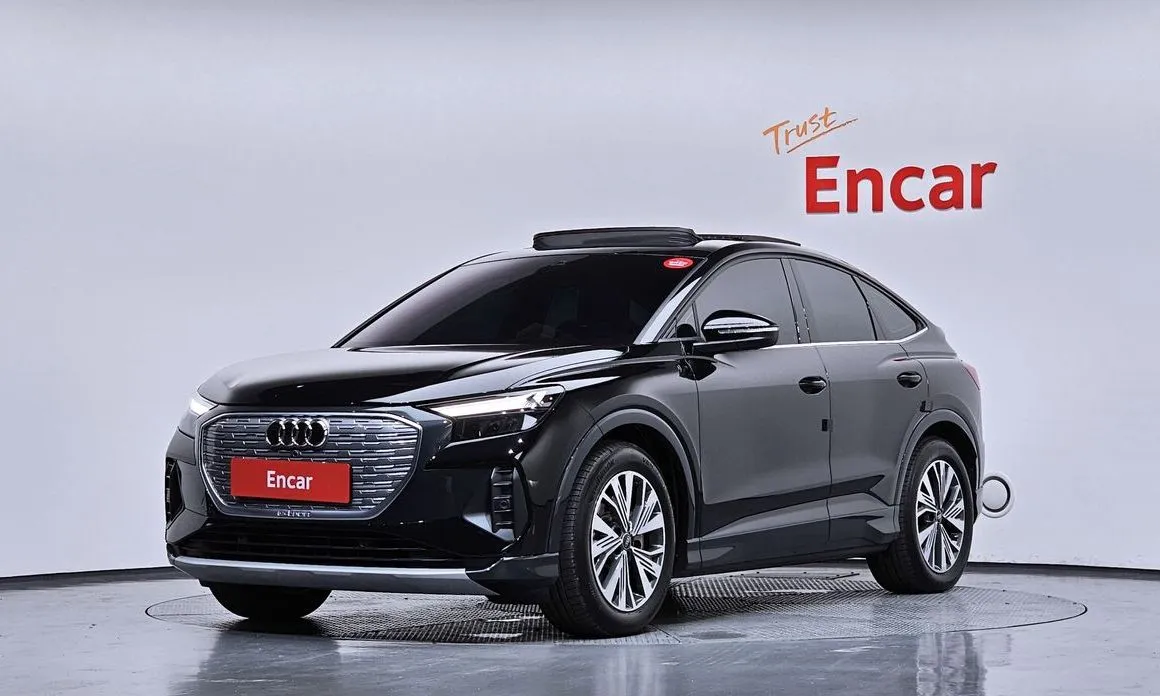 Audi Q4 e-tron — фото 1