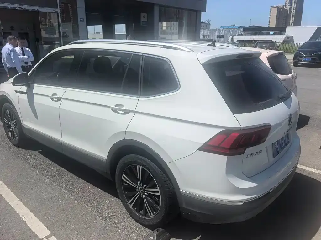 Volkswagen Tiguan L — фото 3