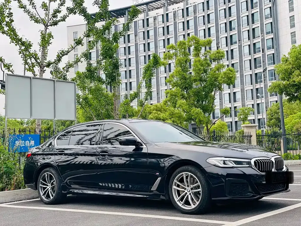 BMW 5 Series — фото 5