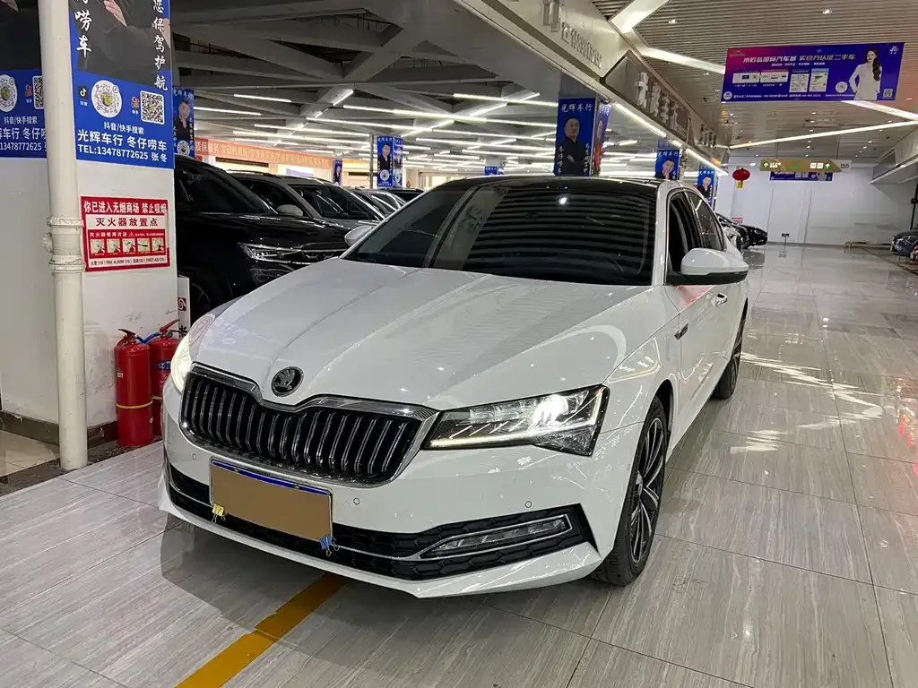 Skoda Superb — фото 1