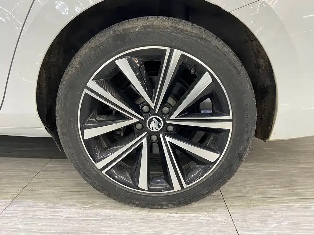 Skoda Superb — фото 4