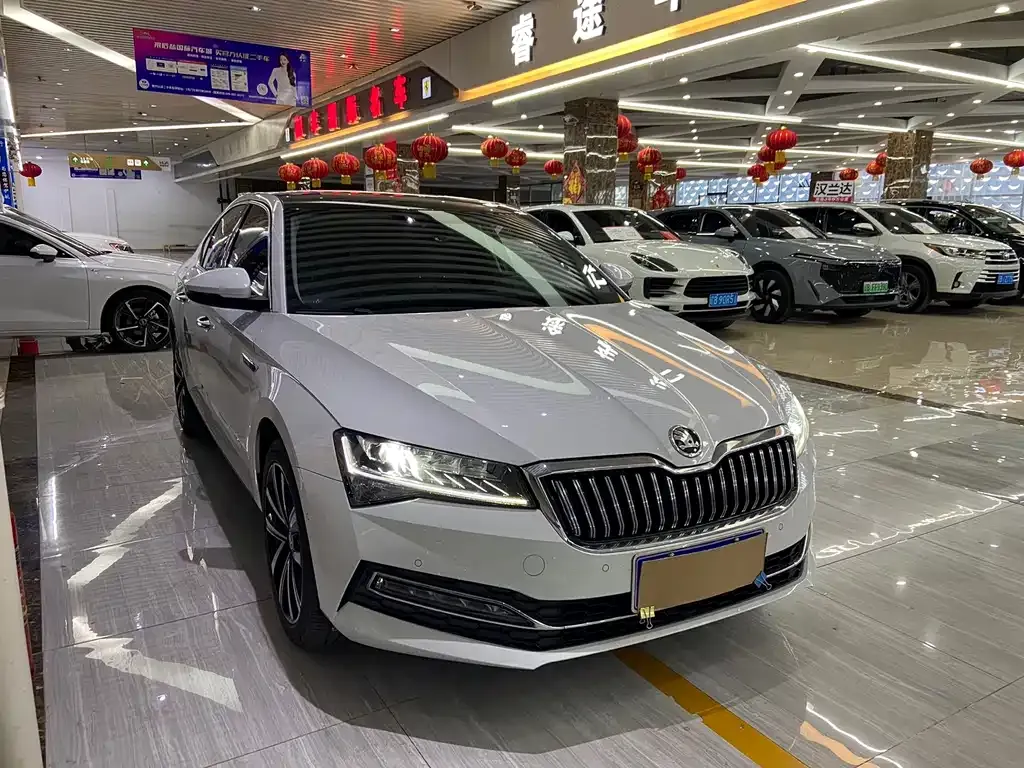 Skoda Superb — фото 5