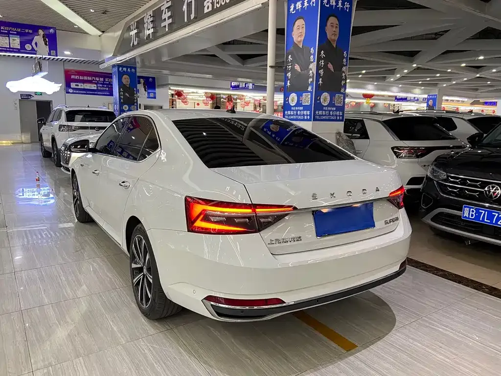 Skoda Superb — фото 10