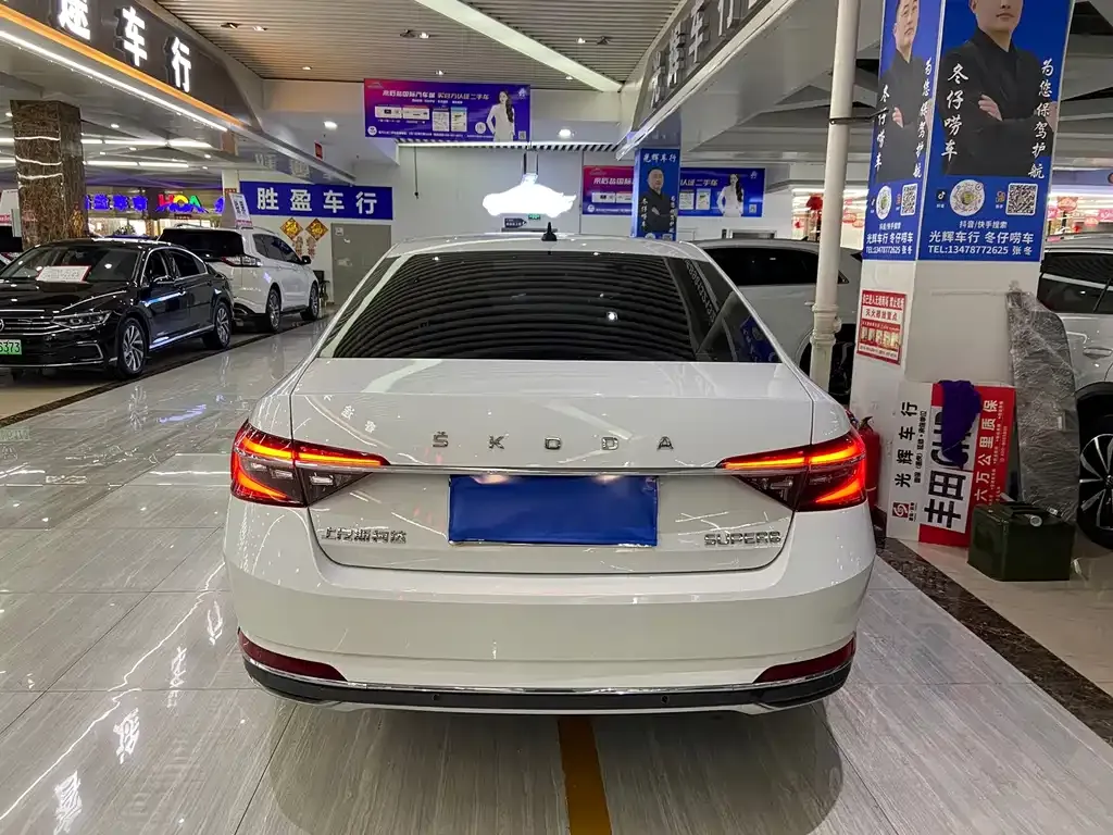 Skoda Superb — фото 8