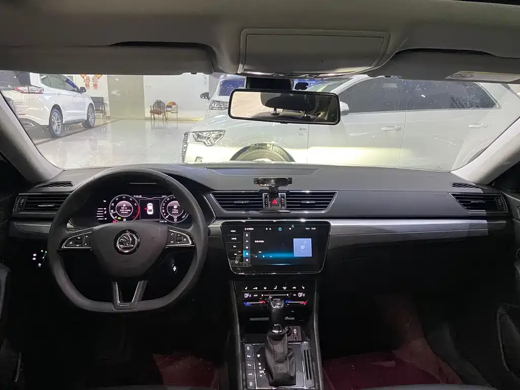 Skoda Superb — фото 3