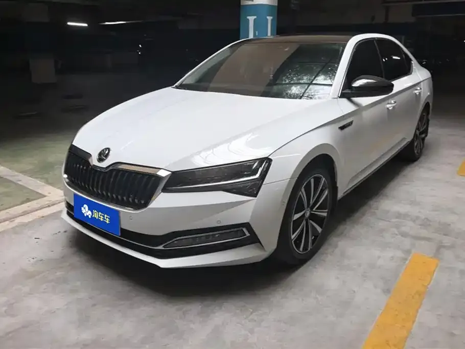Skoda Superb — фото 1