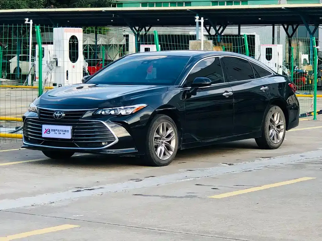 Toyota Avalon — фото 1