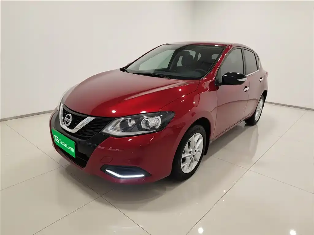 Nissan Tiida — фото 4