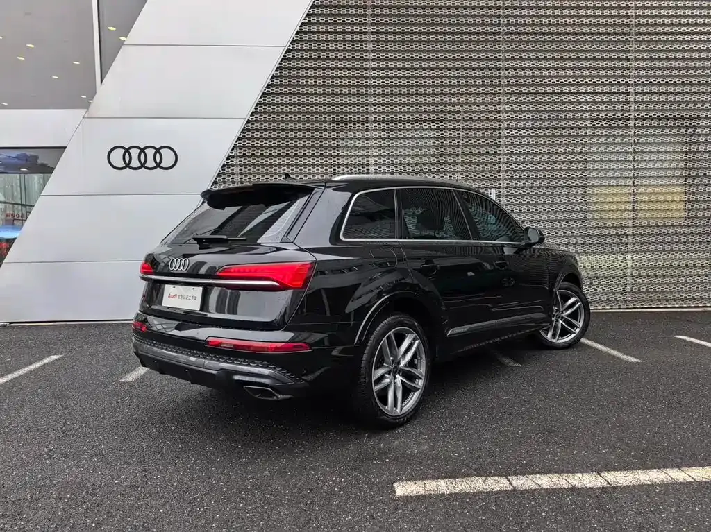 Audi Q7 — фото 7