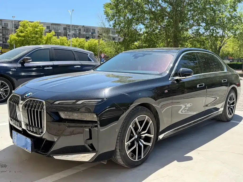 BMW 7 Series — фото 1