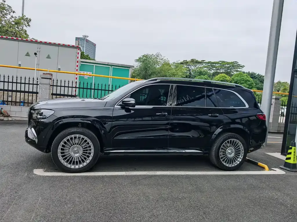 Mercedes-Benz GLS — фото 9