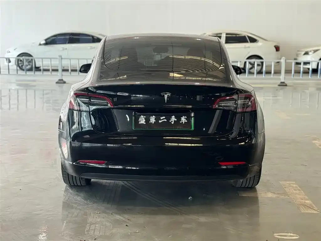 Tesla Model 3 — фото 10
