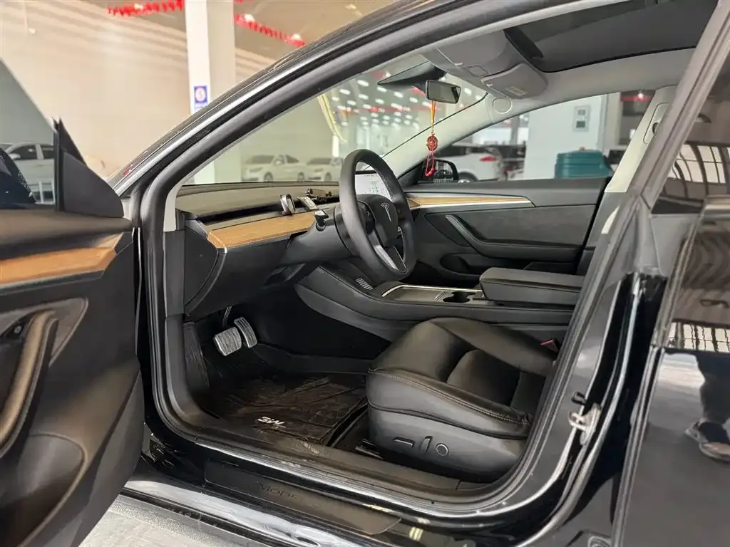 Tesla Model 3 — фото 2