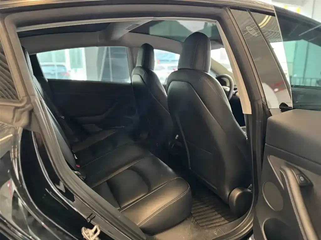 Tesla Model 3 — фото 8
